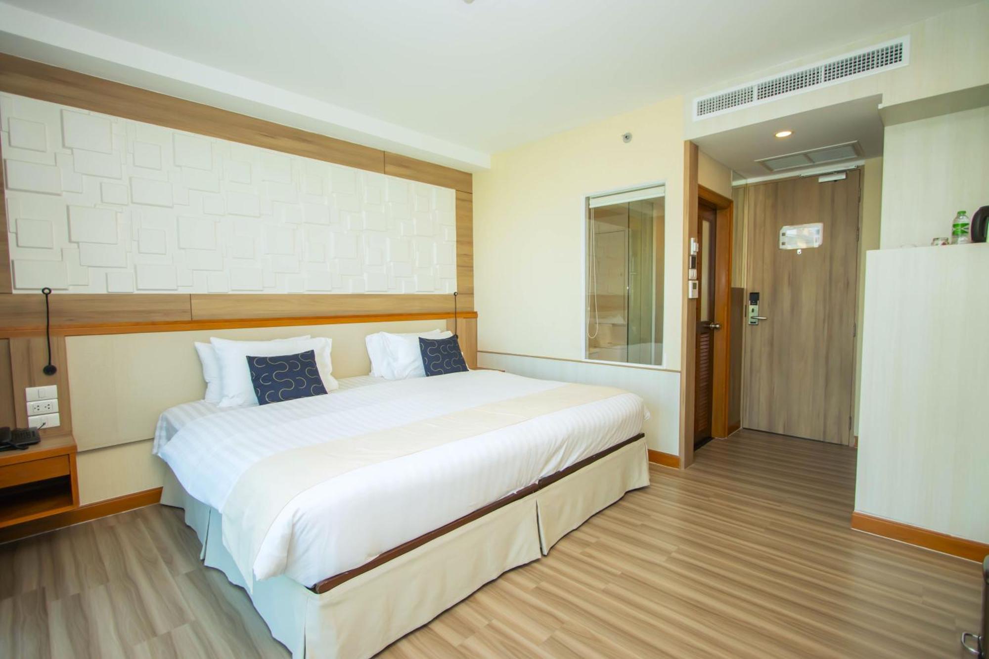Sira Grande Hotel & Spa Patong Экстерьер фото