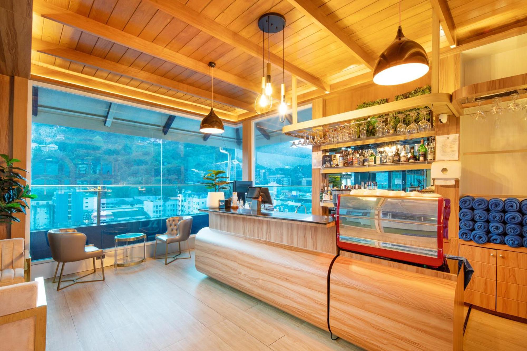 Sira Grande Hotel & Spa Patong Экстерьер фото