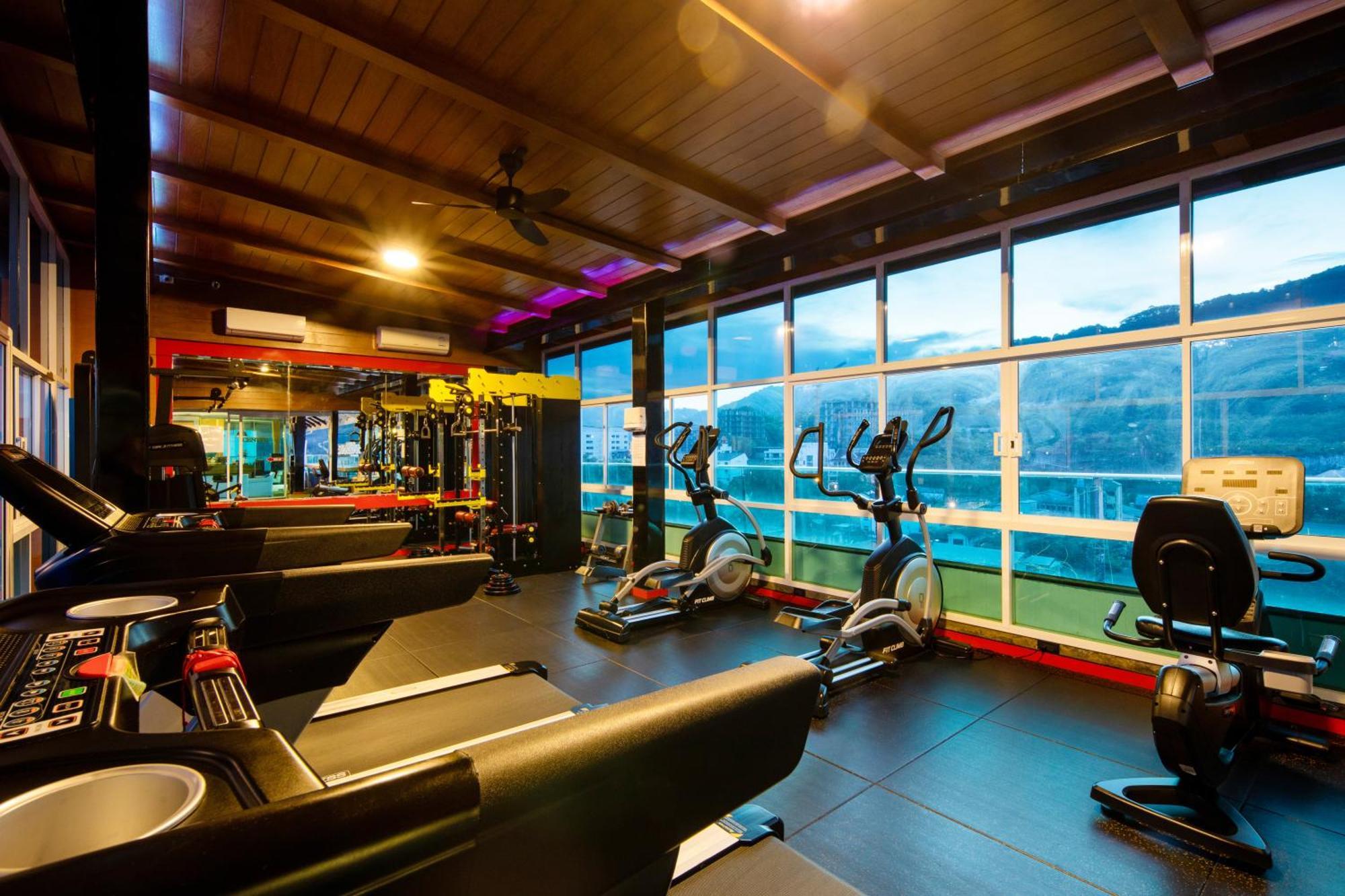 Sira Grande Hotel & Spa Patong Экстерьер фото
