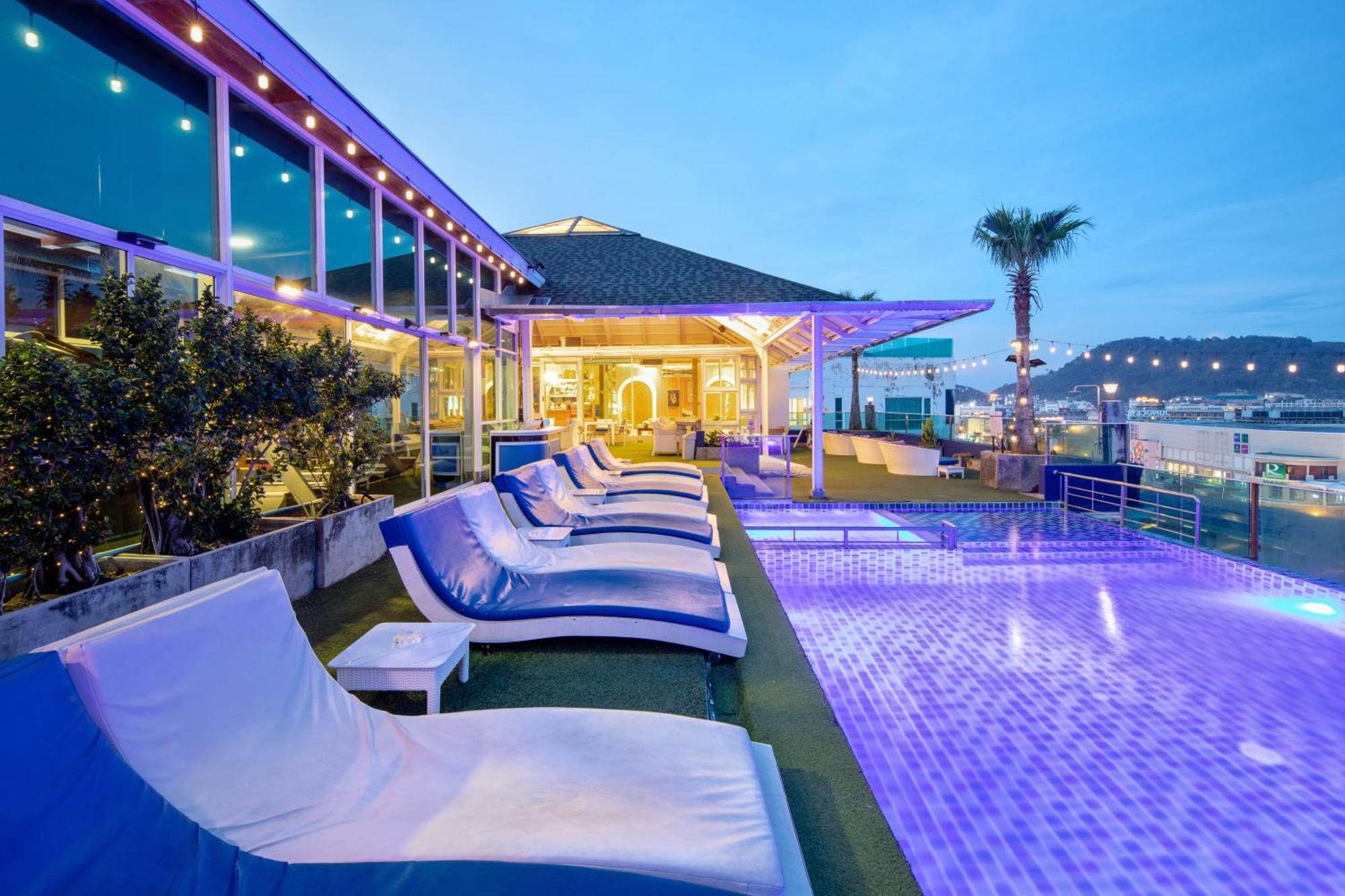 Sira Grande Hotel & Spa Patong Экстерьер фото